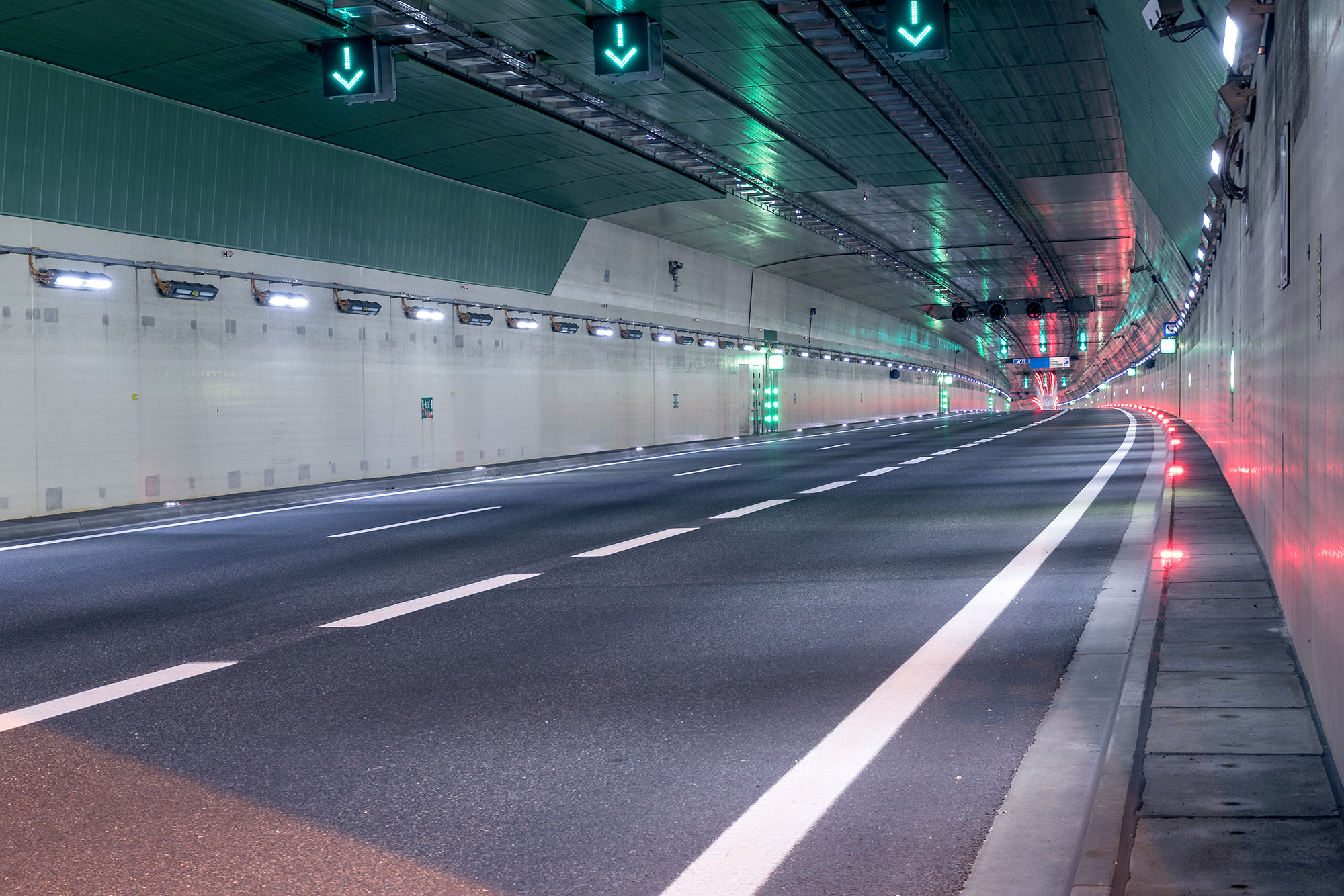 Tunnels communication systems - No traffic in the road tunnel